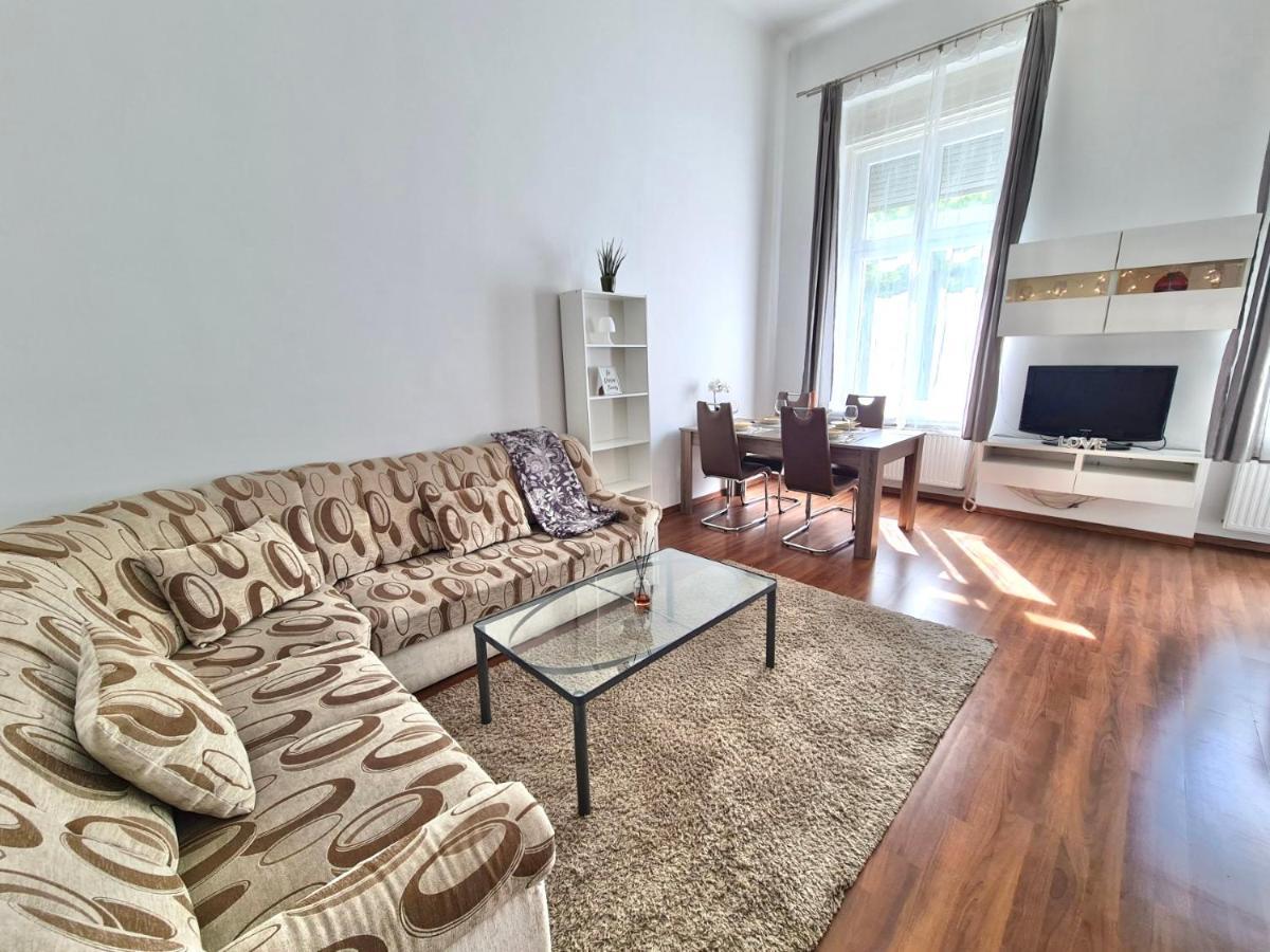 Ricky Apartment Budapest Luaran gambar